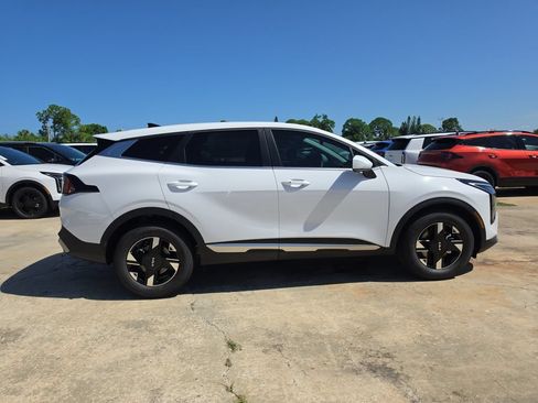 New 2026 Kia Sportage LX FWD image 9