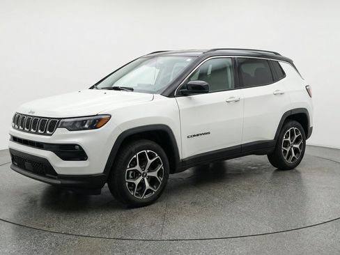 Used 2025 Jeep Compass Limited AWD/4WD image 3