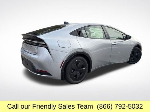 New 2026 Toyota Prius Plug-In Hybrid FWD image 6