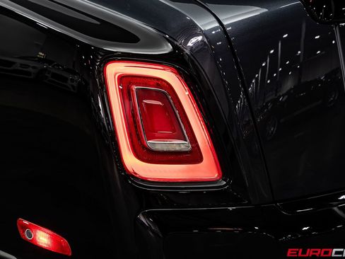 Used 2024 Rolls-Royce Phantom Sedan w/ The Phantom Package image 19
