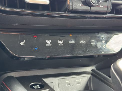 Certified 2025 Nissan Kicks SR w/ SR Premium Package image 9