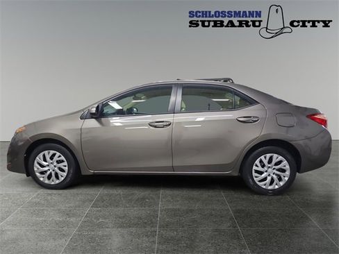 Used 2017 Toyota Corolla LE image 6