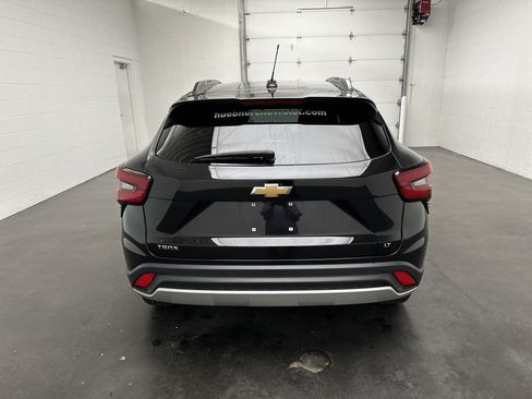 Used 2025 Chevrolet Trax LT FWD image 7