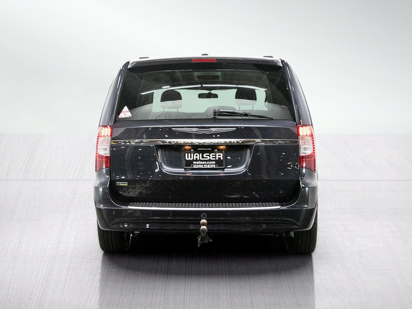 Used 2013 Chrysler Town & Country Touring FWD image 4