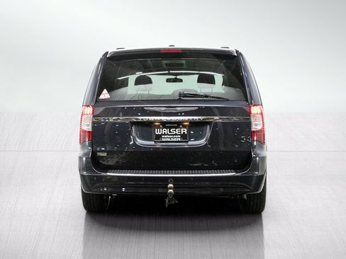 Used 2013 Chrysler Town & Country Touring FWD image 4
