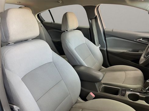 Used 2018 Chevrolet Cruze LT w/ Convenience Package image 16