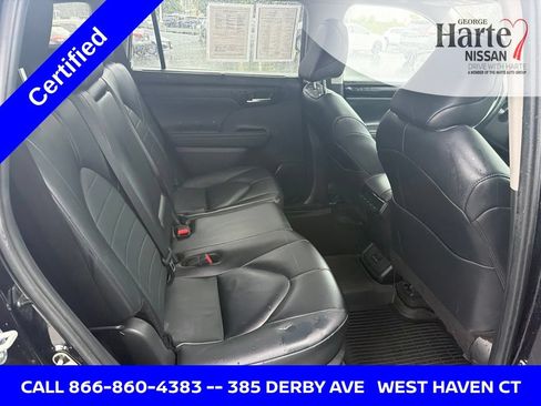 Used 2024 Toyota Highlander XLE AWD/4WD image 25