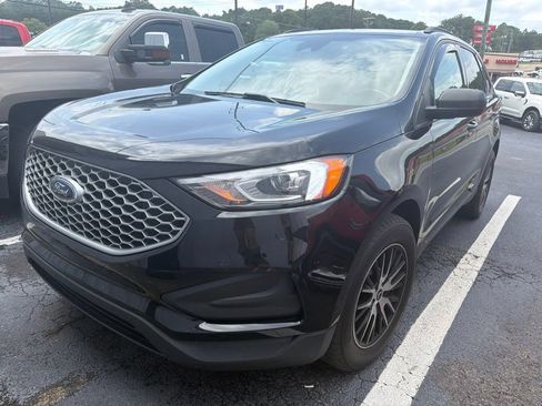 Used 2023 Ford Edge SE AWD/4WD image 3