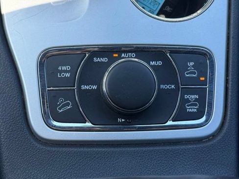Used 2014 Jeep Grand Cherokee Overland w/ Advanced Technology Group AWD/4WD image 34