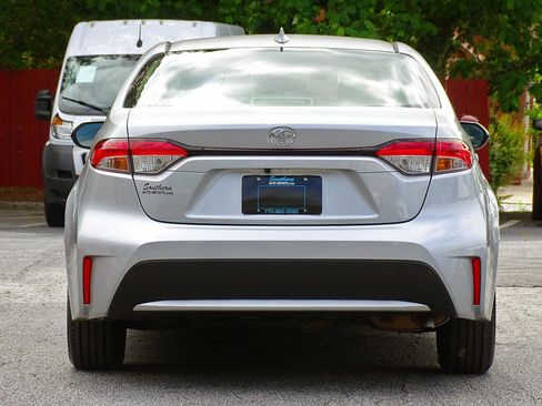 Used 2021 Toyota Corolla LE FWD image 10