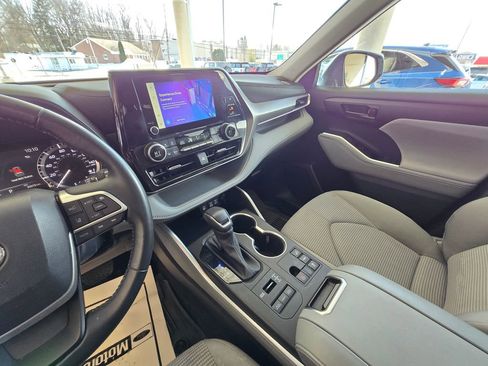 Used 2023 Toyota Highlander LE image 20