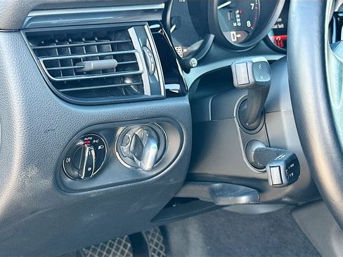 Used 2022 Porsche Macan image 10