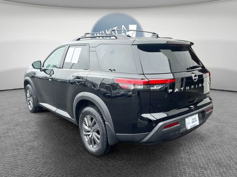 Used 2024 Nissan Pathfinder SV image 4