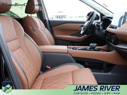 Used 2026 Nissan Rogue Platinum w/ Platinum Premium Package AWD/4WD image 9