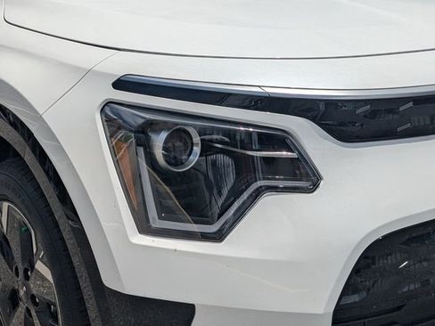 New 2026 Kia Niro Wind FWD image 9