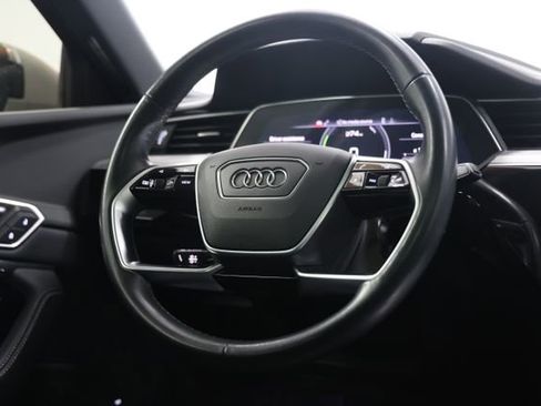 Used 2022 Audi e-tron Premium Plus w/ Premium Plus Package AWD/4WD image 30