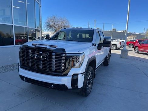 Used 2025 GMC Sierra 3500 Denali Ultimate AWD/4WD image 2