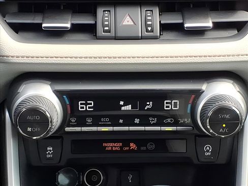 Used 2020 Toyota RAV4 XLE Premium image 23