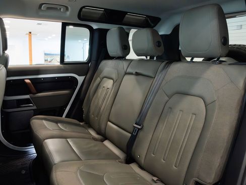 Used 2021 Land Rover Defender 110 SE image 21