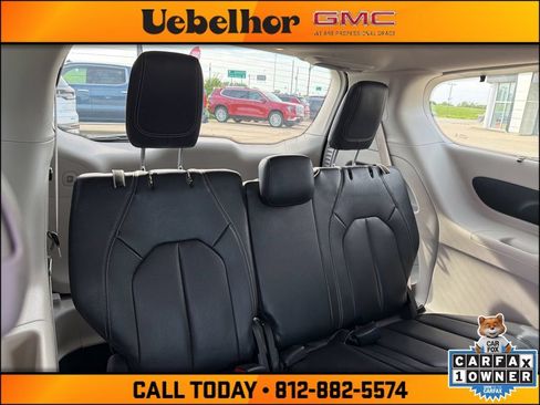 Used 2022 Chrysler Pacifica Touring-L FWD image 7