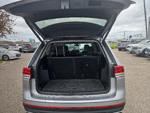 Used 2024 Volkswagen Atlas SE w/ Panoramic Sunroof Package AWD/4WD image 10