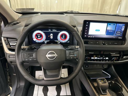 Certified 2025 Nissan Rogue SL w/ Tech Package AWD/4WD image 3