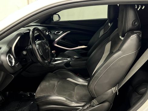 Used 2019 Chevrolet Camaro SS RWD image 13