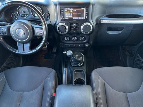 Used 2018 Jeep Wrangler Unlimited Rubicon w/ Connectivity Group image 13