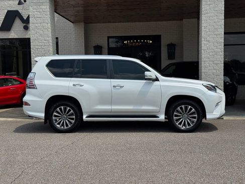 Used 2022 Lexus GX 460 Luxury w/ Accessory Package AWD/4WD image 15