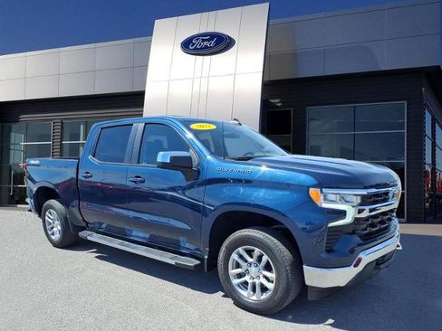 Used 2022 Chevrolet Silverado 1500 LT AWD/4WD image 1