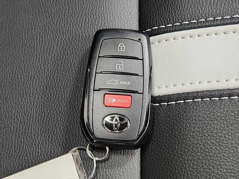 New 2026 Toyota Camry Hybrid AWD/4WD image 32