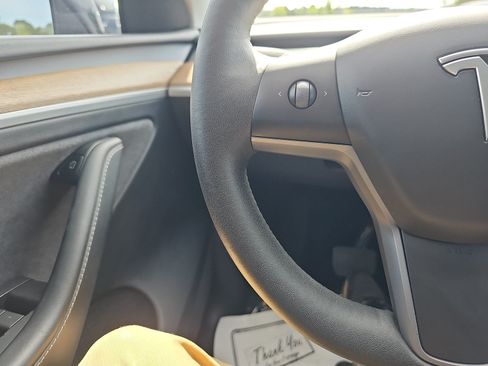 Used 2023 Tesla Model Y Long Range AWD/4WD image 19