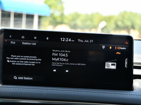 Used 2025 Genesis G70 2.5T image 13