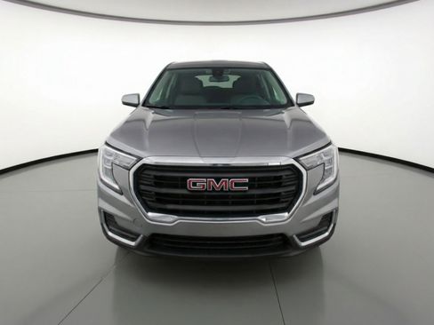Used 2024 GMC Terrain SLE FWD image 2
