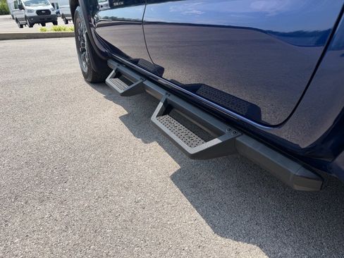 Used 2022 Nissan Frontier Pro-X RWD image 12