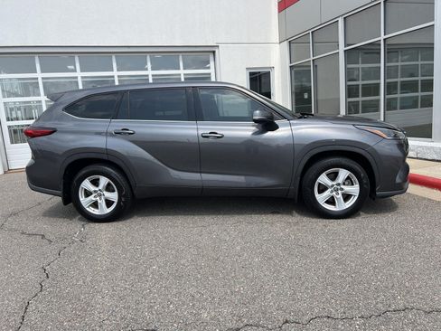 Used 2021 Toyota Highlander L AWD/4WD image 28