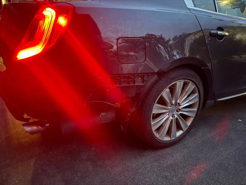 Used 2013 Lincoln MKS AWD image 7