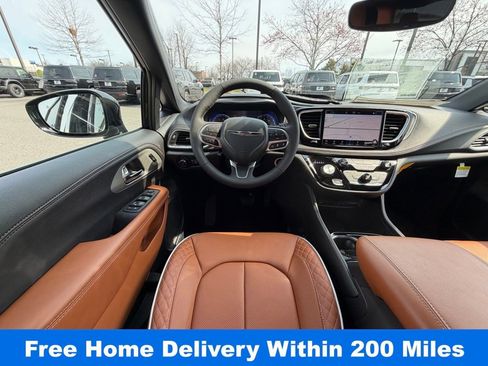 New 2026 Chrysler Pacifica Pinnacle image 13