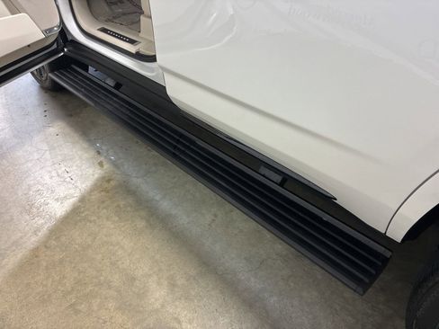 Used 2025 Cadillac Escalade Sport Platinum w/ LPO, ONYX Package image 8