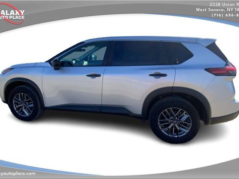 Used 2024 Nissan Rogue S image 8