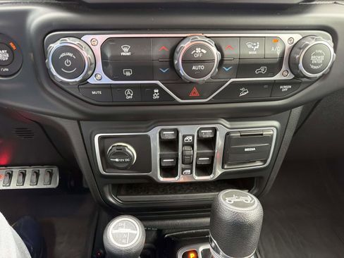 Used 2018 Jeep Wrangler Unlimited Sport S AWD/4WD image 24