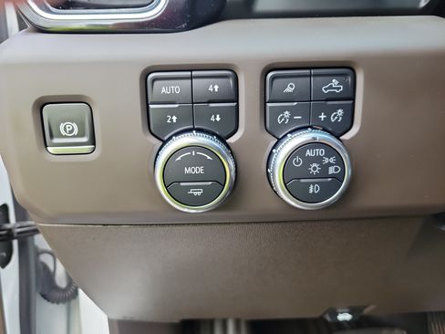 Used 2024 GMC Sierra 2500 Denali w/ Denali Reserve Package AWD/4WD image 31