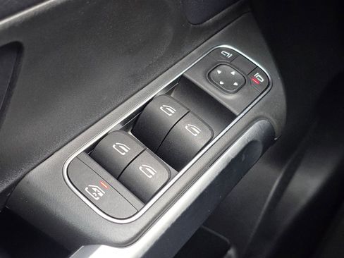 Used 2021 Mercedes-Benz GLB 250 image 29