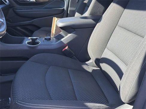 Used 2024 GMC Terrain SLE image 12