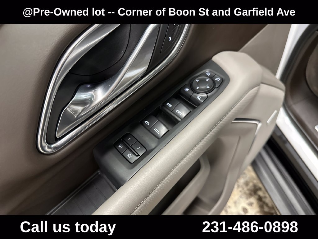 Used 2023 GMC Yukon SLT w/ SLT Premium Package AWD/4WD image 16