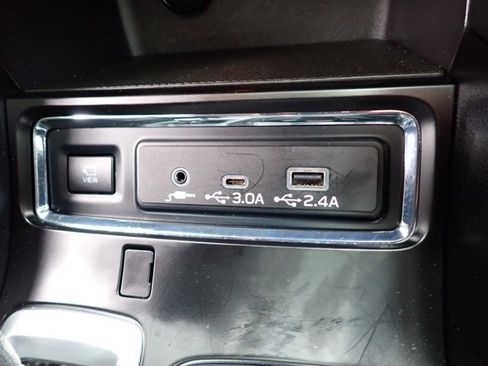 Certified 2023 Subaru Ascent Limited w/ Technology Package image 23