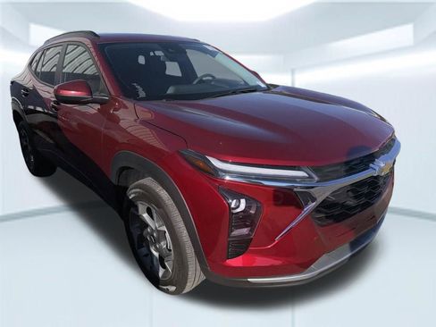 Used 2025 Chevrolet Trax LT image 6
