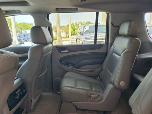 Used 2015 Chevrolet Suburban LTZ RWD image 31