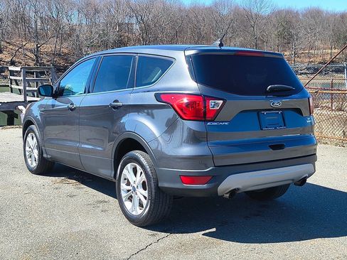 Used 2019 Ford Escape SE image 5
