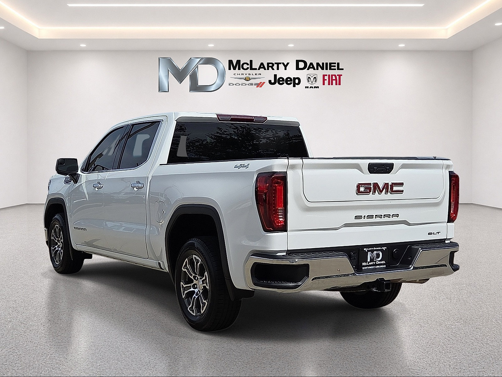 Used 2025 GMC Sierra 1500 SLT AWD/4WD image 4